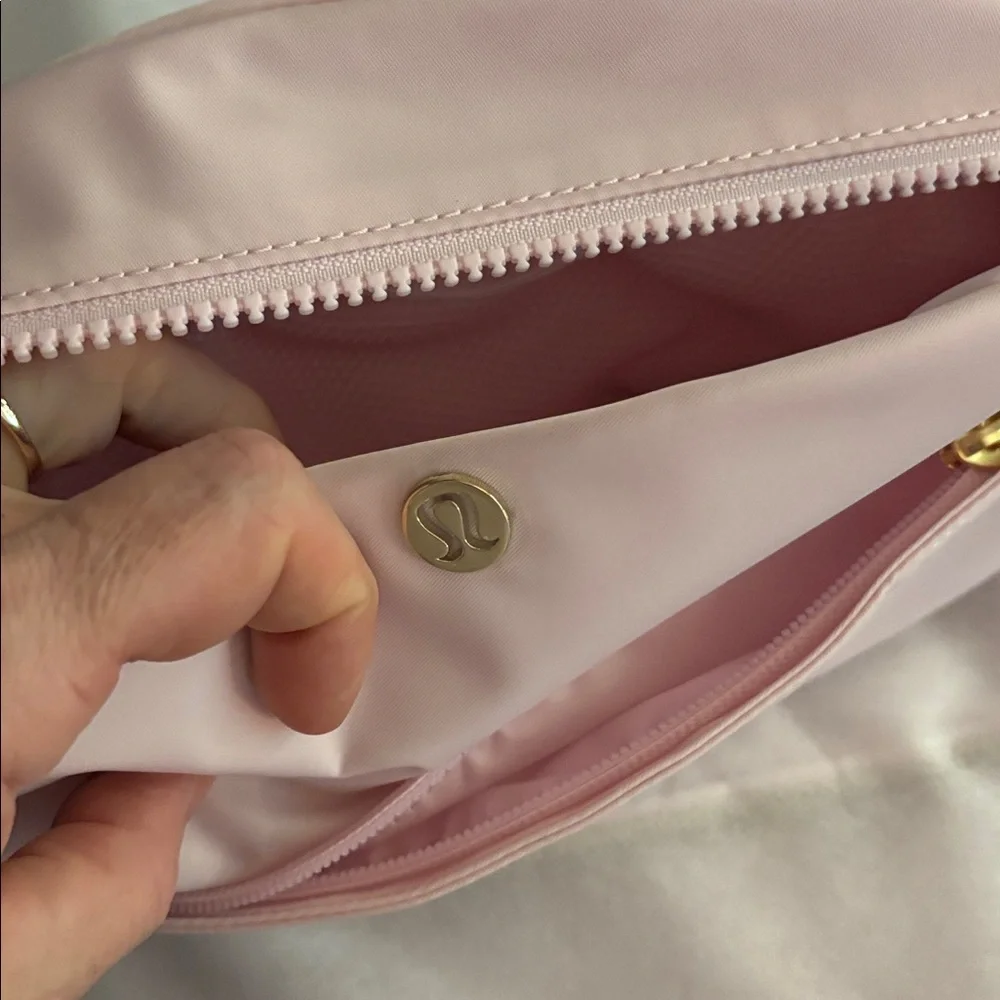 Lululemon 🆕 city essentials pouch 4L blissful pink with gold hardware
